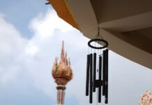 Đừng đợi gió lặng mới tìm bình an